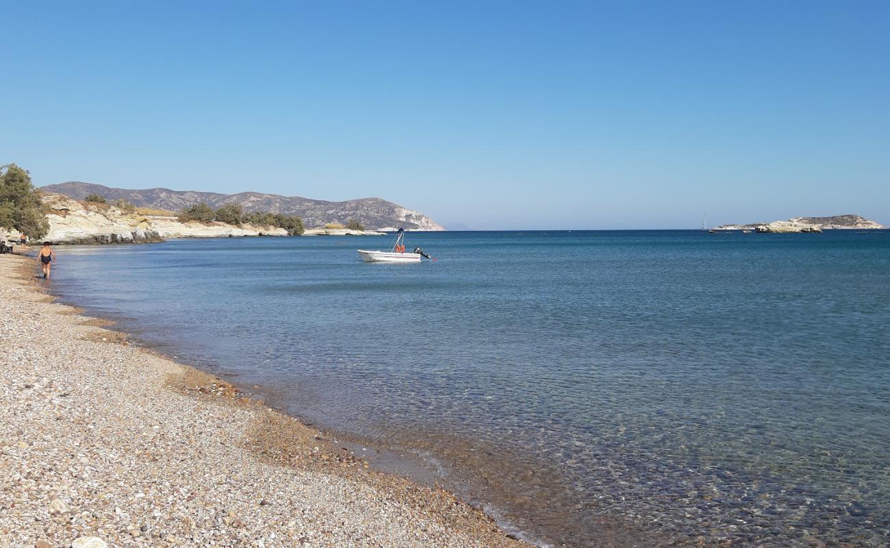 Photo de Aliki beach avec sable clair avec caillou de surface