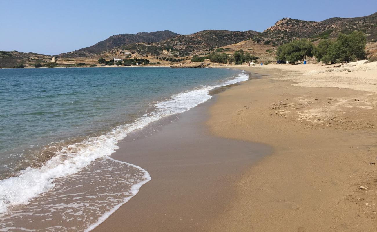 Photo de Mavrospilia beach avec sable lumineux de surface