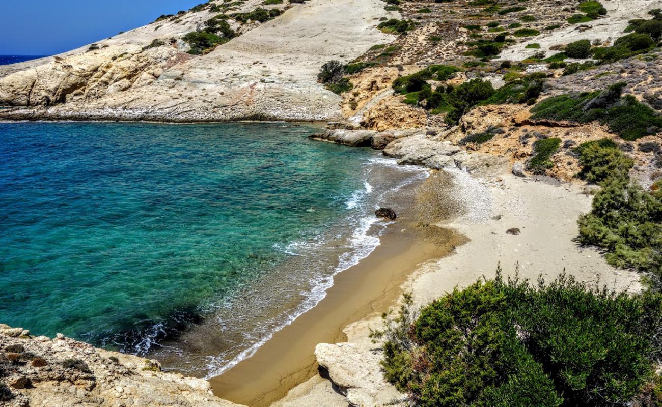 Photo de Paralia Agioklima avec sable brillant et rochers de surface