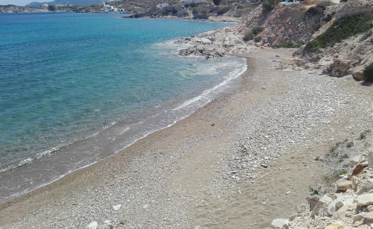 Photo de Klima beach avec sable clair avec caillou de surface