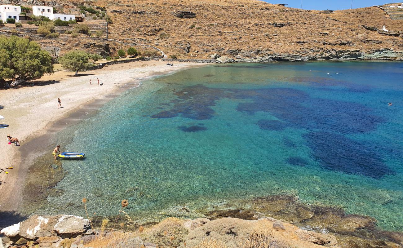 Photo de Paralia Potamia avec sable beige & galets de surface