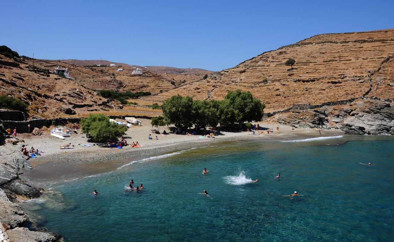 Photo de Antonides beach avec sable gris & galets de surface