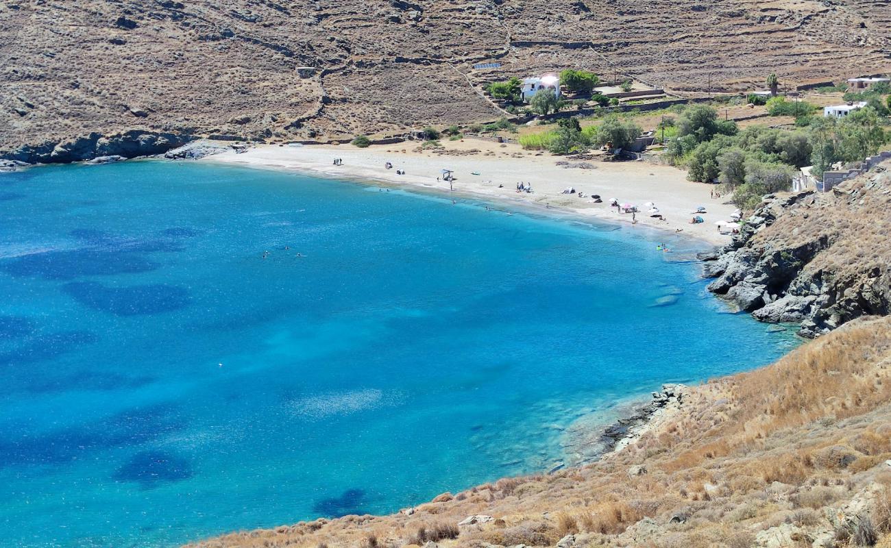 Photo de Paralia Gaidouromantra avec petits galets beige de surface
