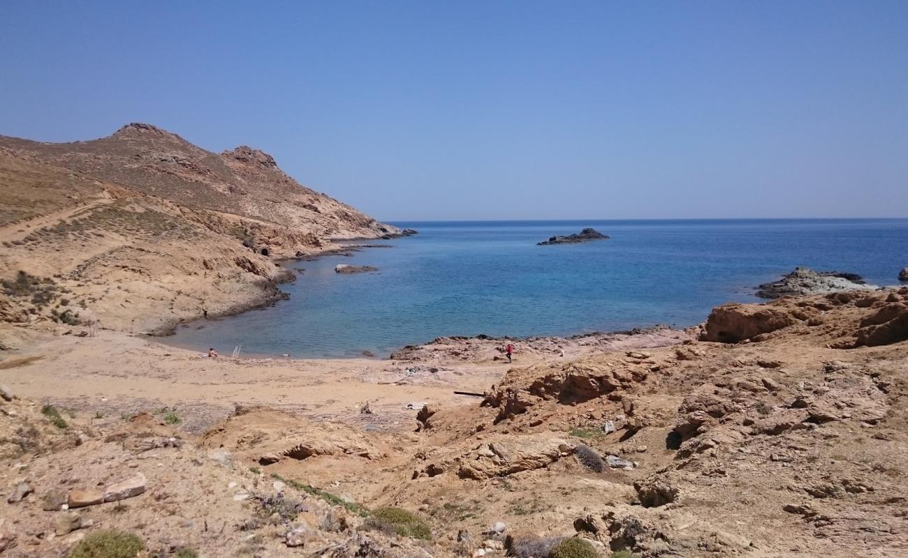 Photo de Majnona beach avec sable lumineux de surface