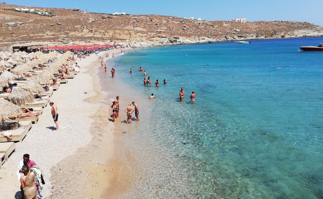 Photo de Plage de Lia avec caillou fin clair de surface