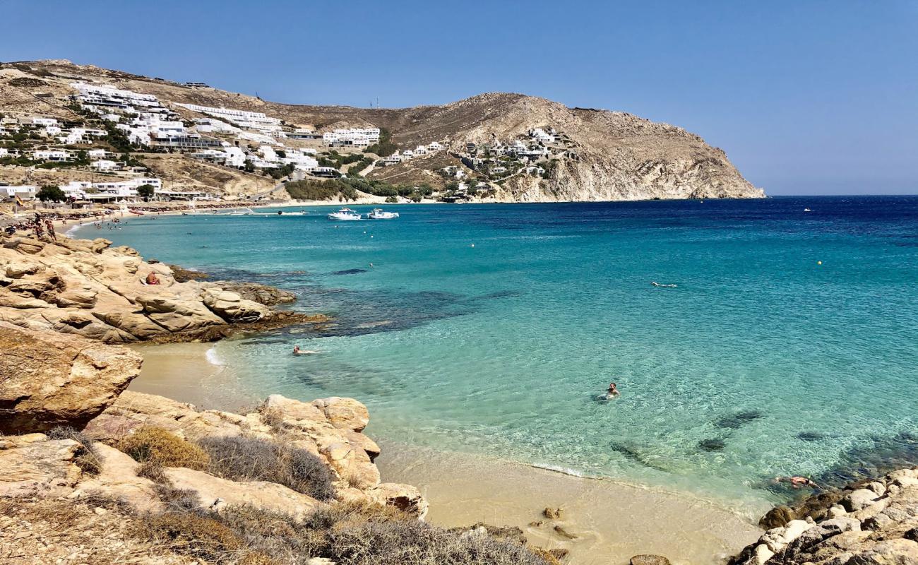 Photo de Elia beach II avec sable brun de surface