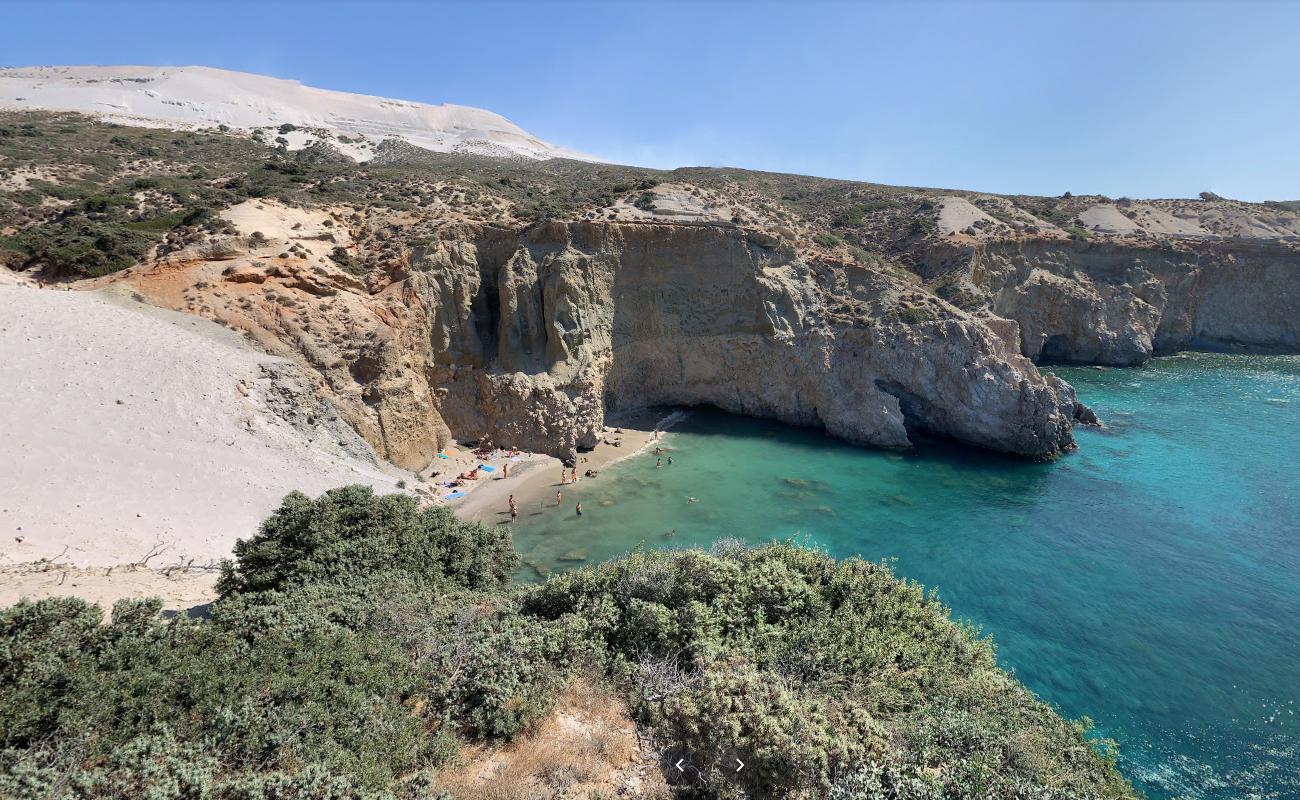 Photo de Tsigrado beach situé dans une zone naturelle