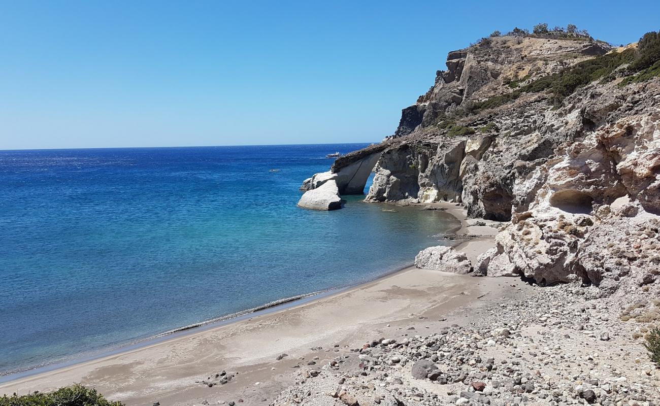 Photo de Paralia Gerontas avec sable lumineux de surface