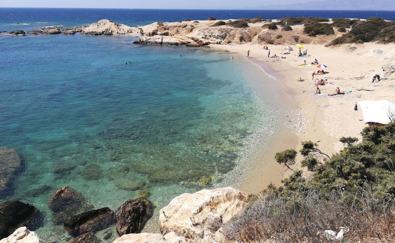 Photo de Mikro Alyko beach avec sable lumineux de surface