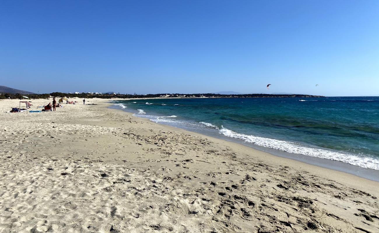 Photo de Plage de Glyfada avec sable fin et lumineux de surface