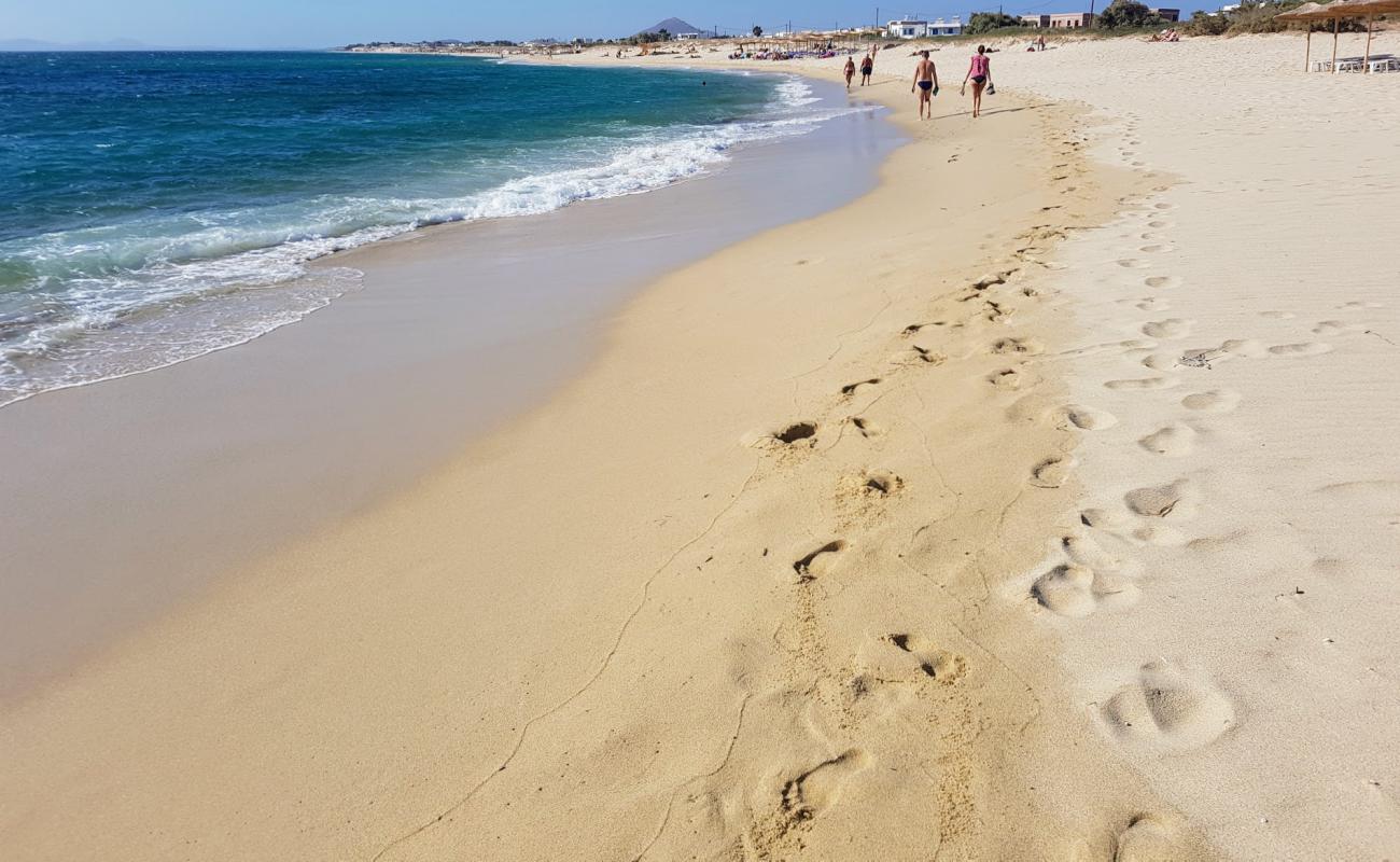 Photo de Maragkas beach avec sable fin et lumineux de surface