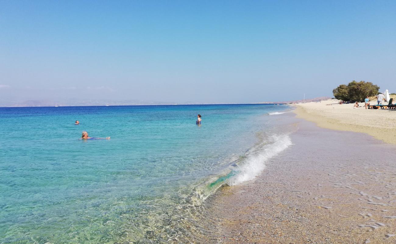 Photo de Plage de Maragkas II avec sable fin et lumineux de surface