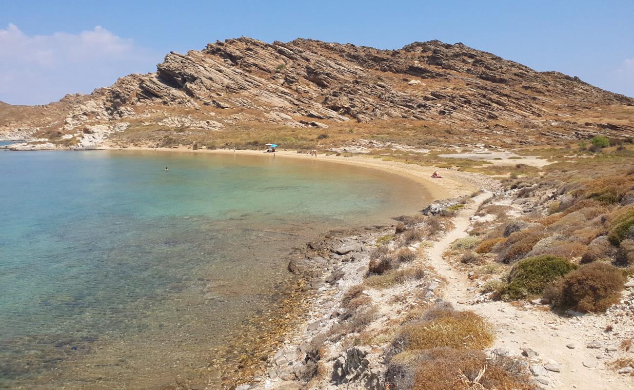 Photo de Tourkou Ammos avec sable lumineux de surface