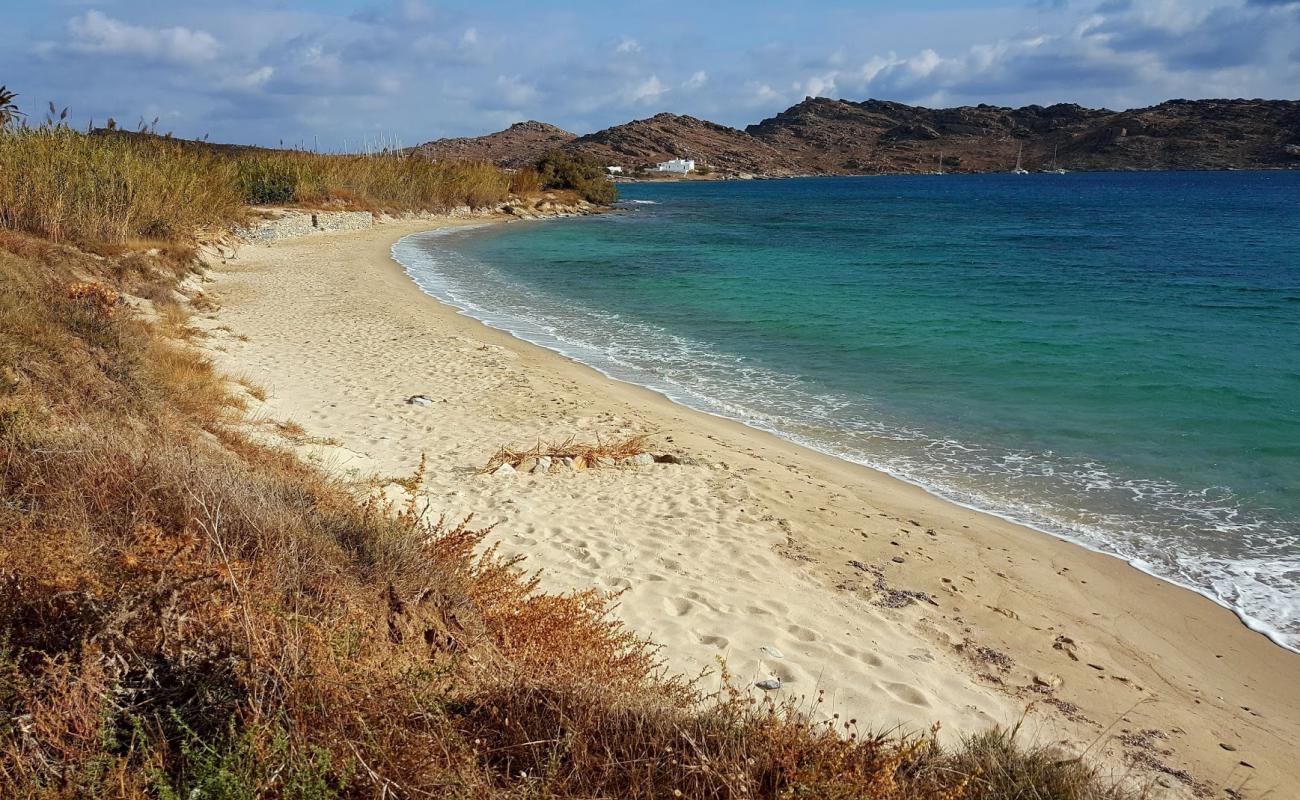 Photo de Kalamia beach avec sable lumineux de surface