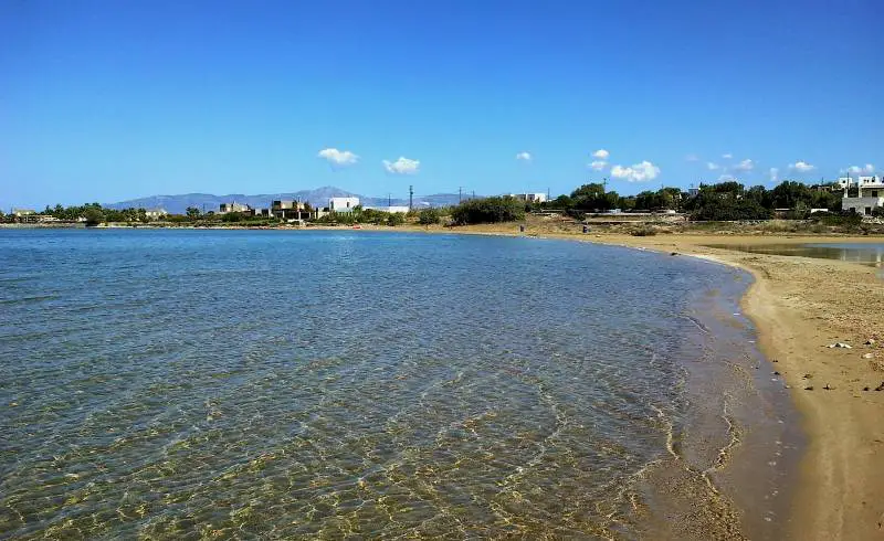 Photo de Plage Stefano avec sable fin et lumineux de surface