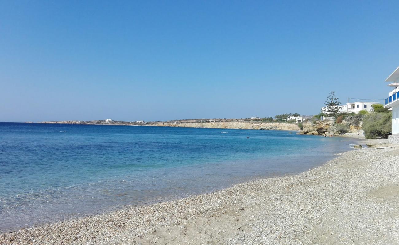 Photo de Drios beach avec sable clair avec caillou de surface