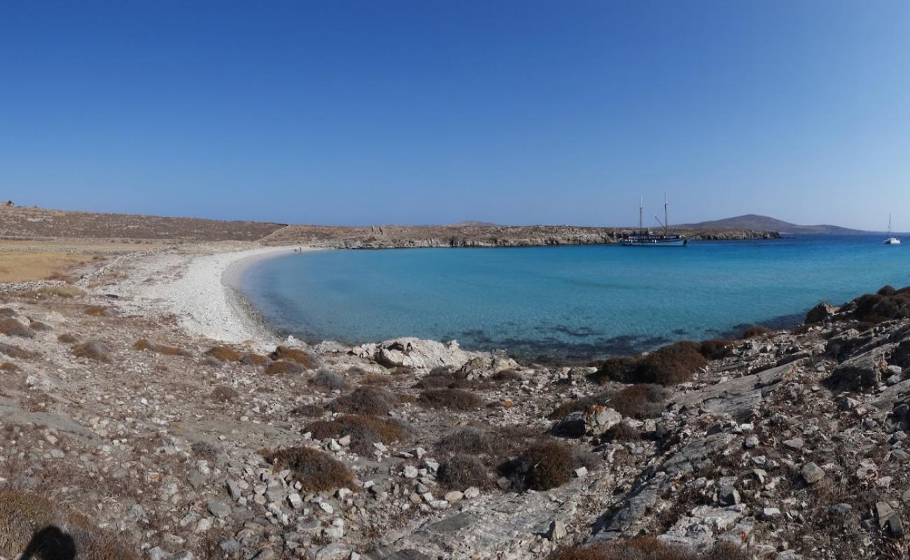 Photo de lygias beach avec sable brillant et rochers de surface