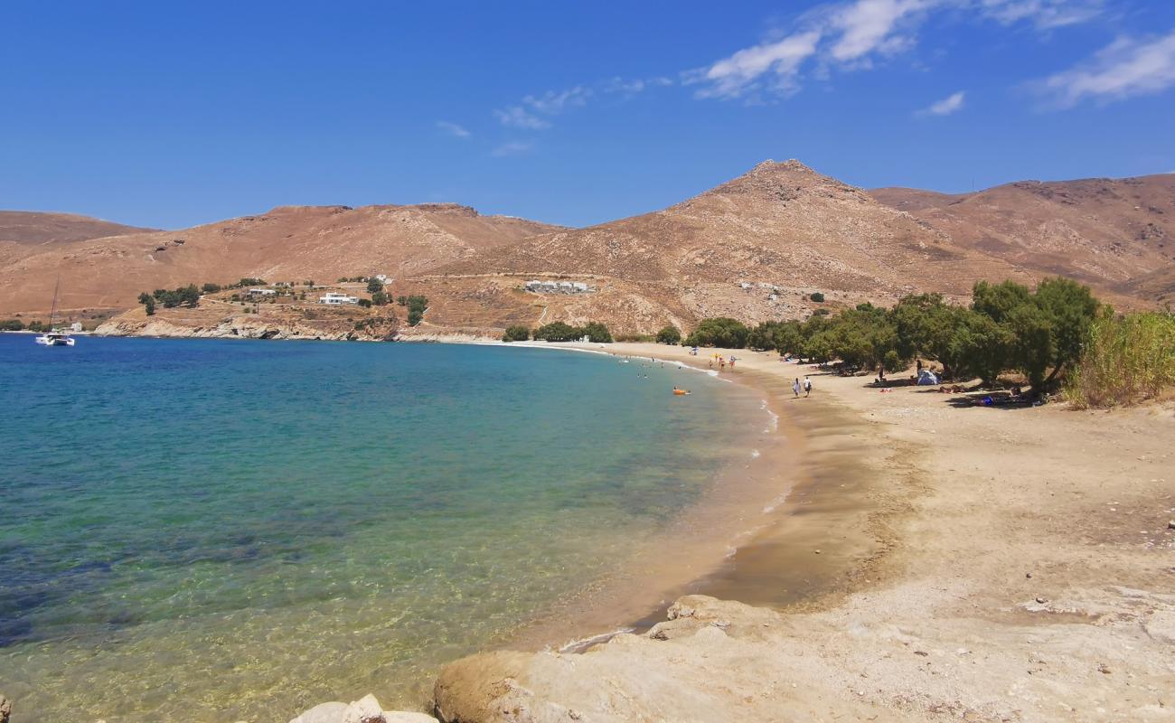 Photo de Paralia Koutalas avec sable noir avec caillou de surface