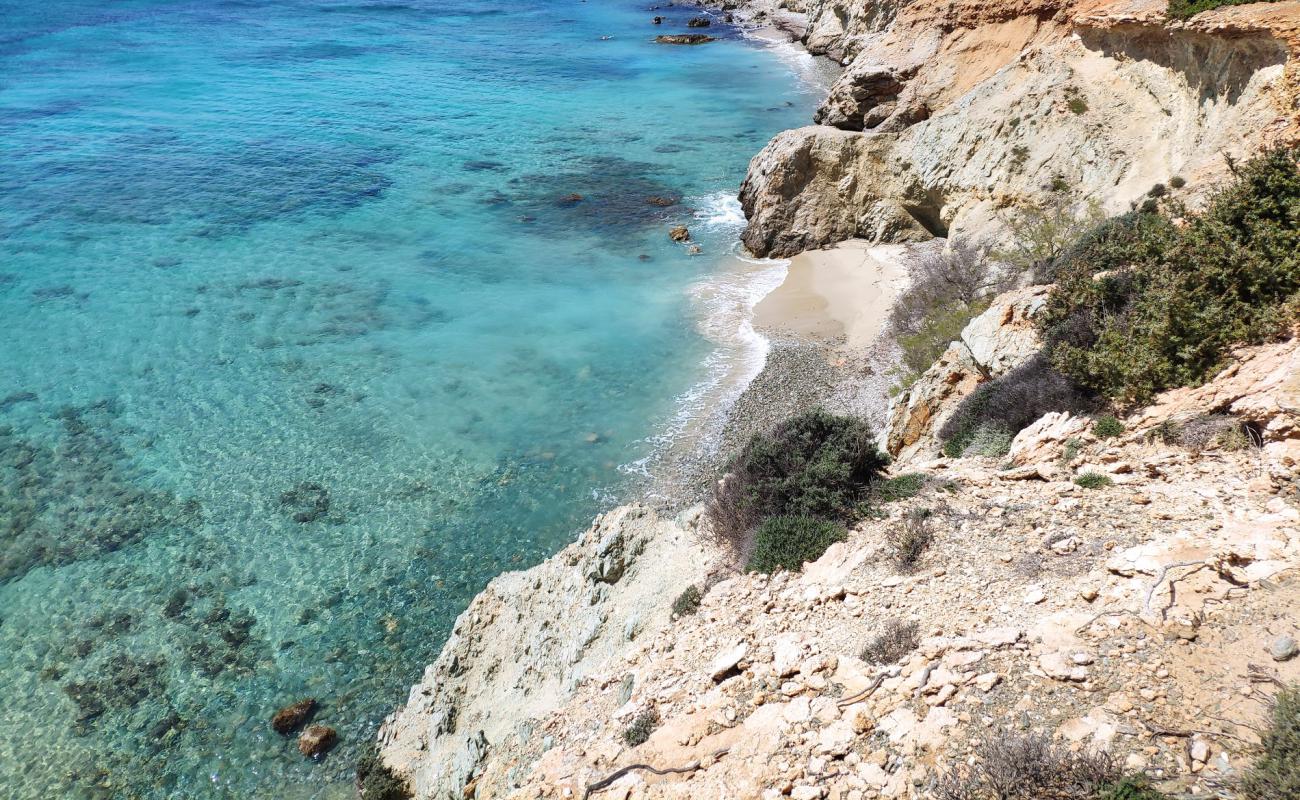 Photo de Paralia Fokiotripes avec sable beige & galets de surface