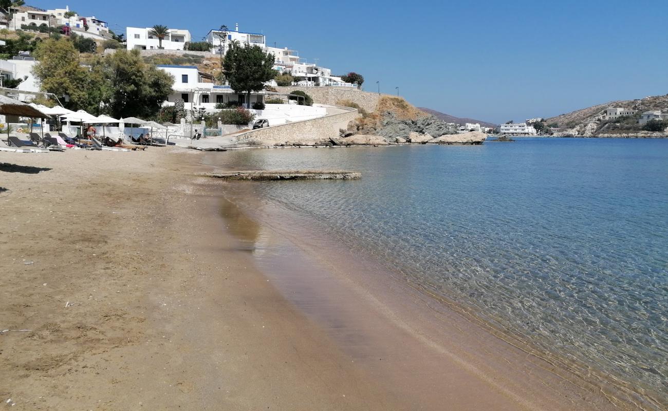 Photo de Paralia Achladi avec sable brun de surface