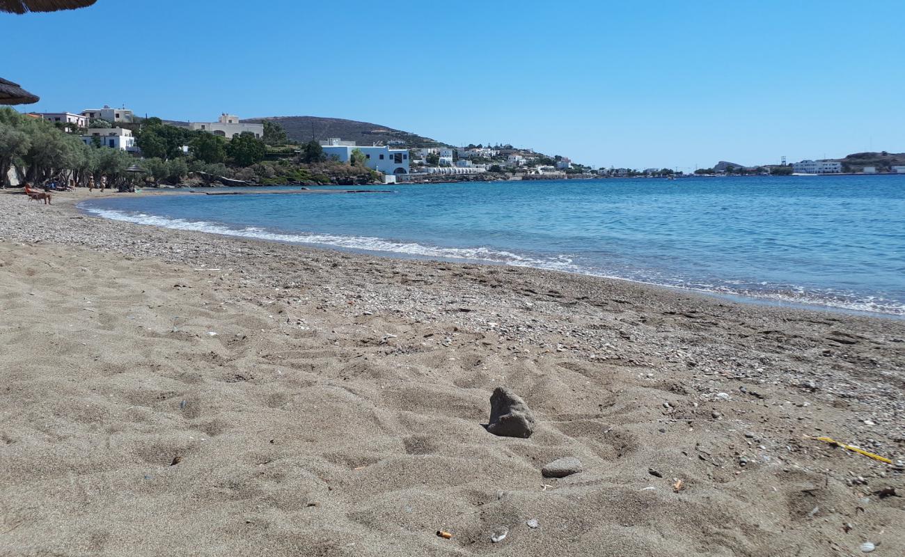 Photo de Voulgari beach avec sable brun de surface
