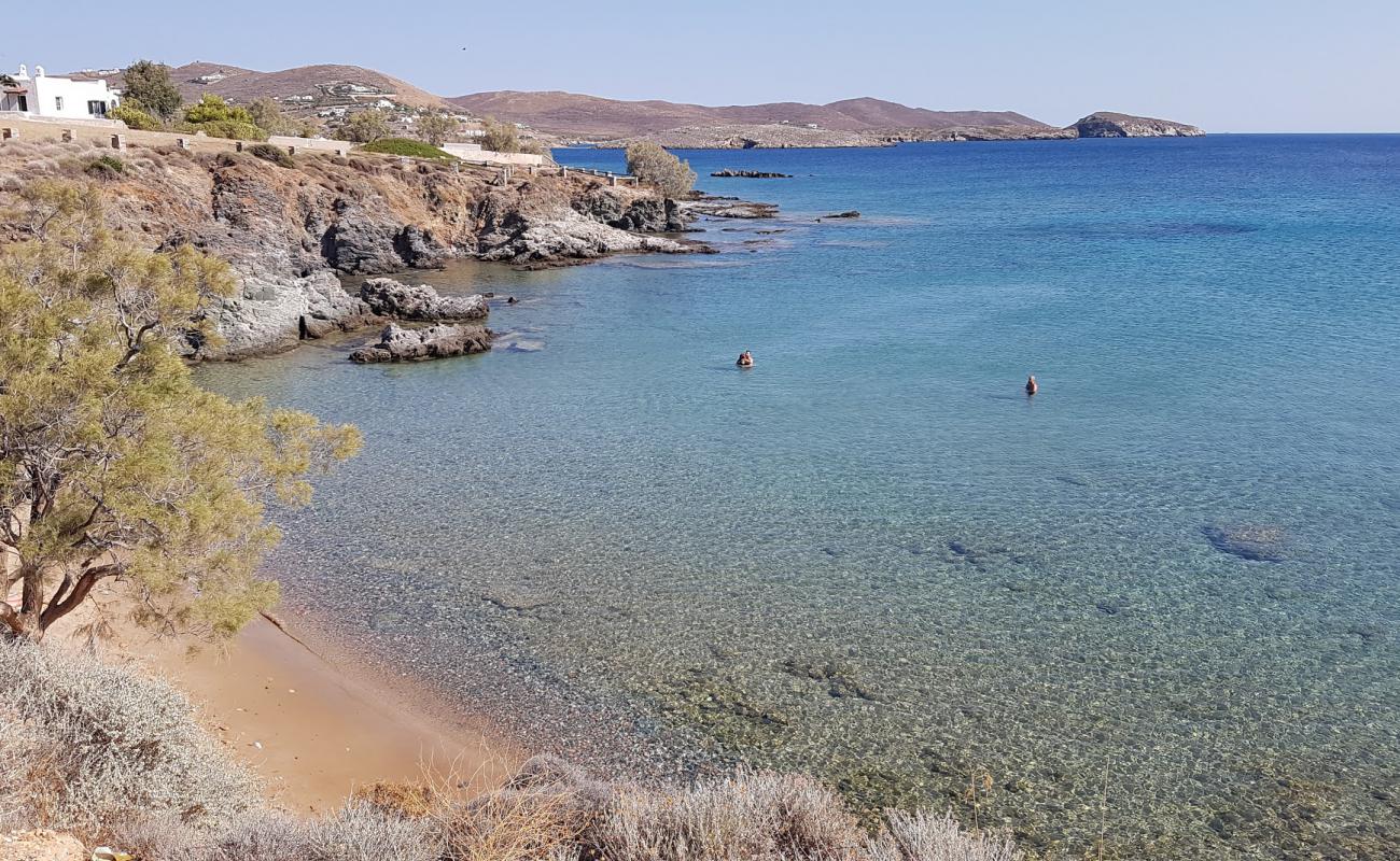 Photo de Paralia Kokkina avec sable brun de surface