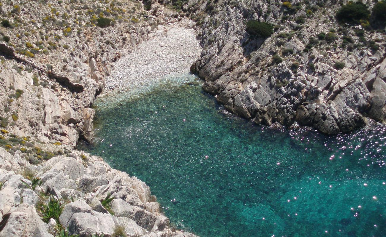 Photo de Avlaki beach avec galets gris de surface
