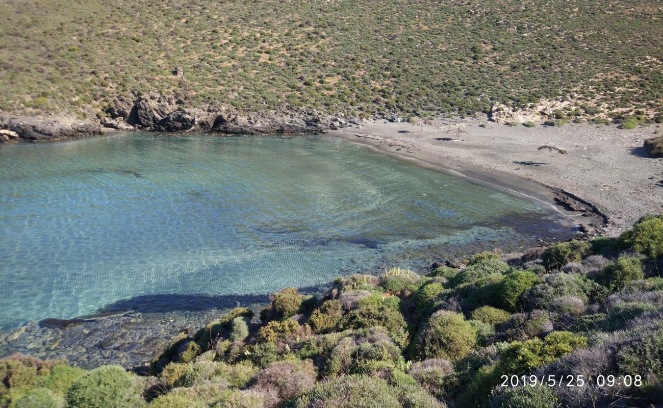Photo de Marmari beach avec sable gris de surface