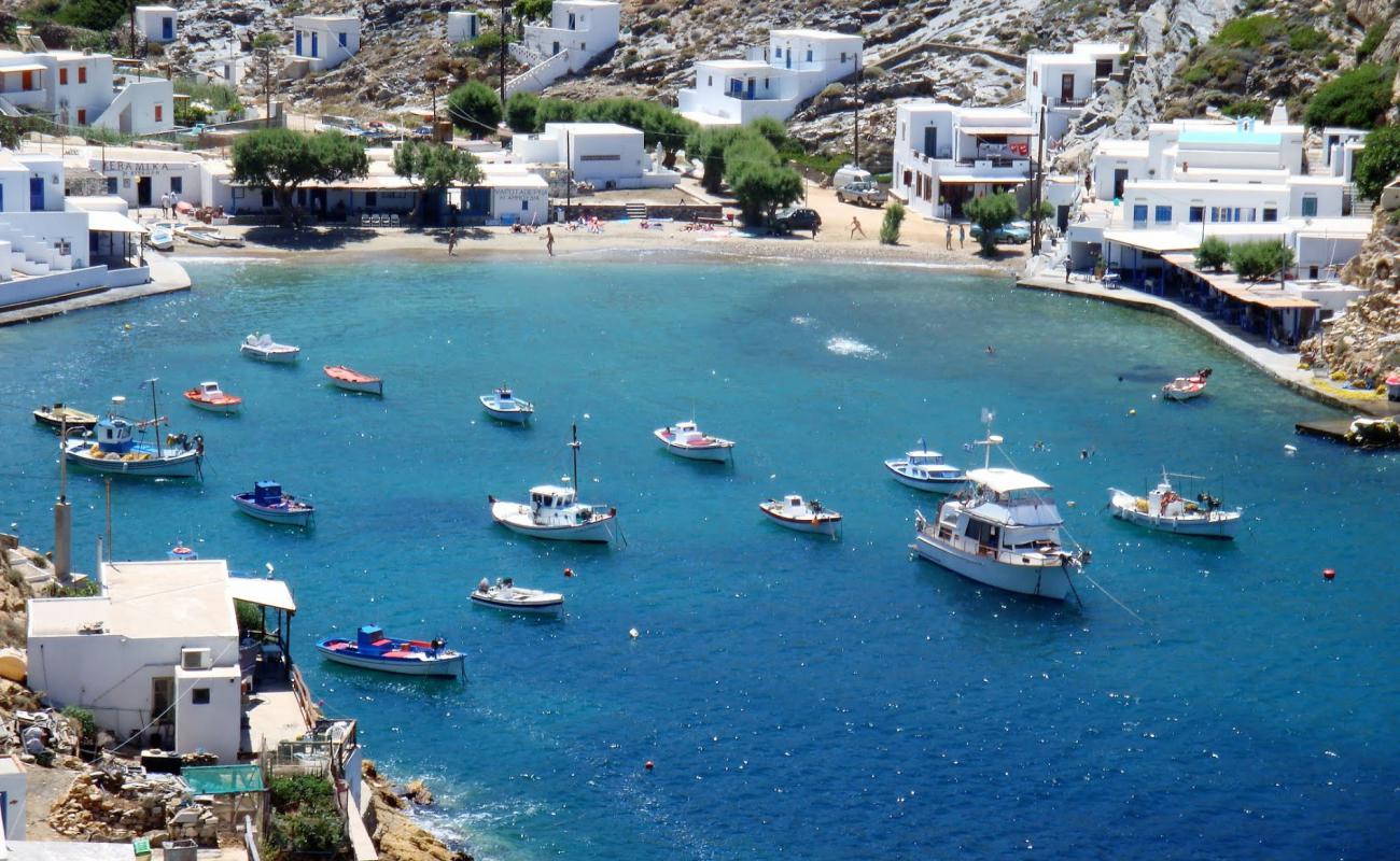 Photo de Cheronissos beach avec sable lumineux de surface