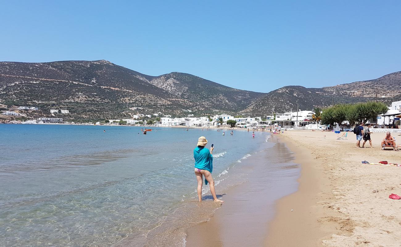 Photo de Plage d'Apokofto II avec sable brun de surface