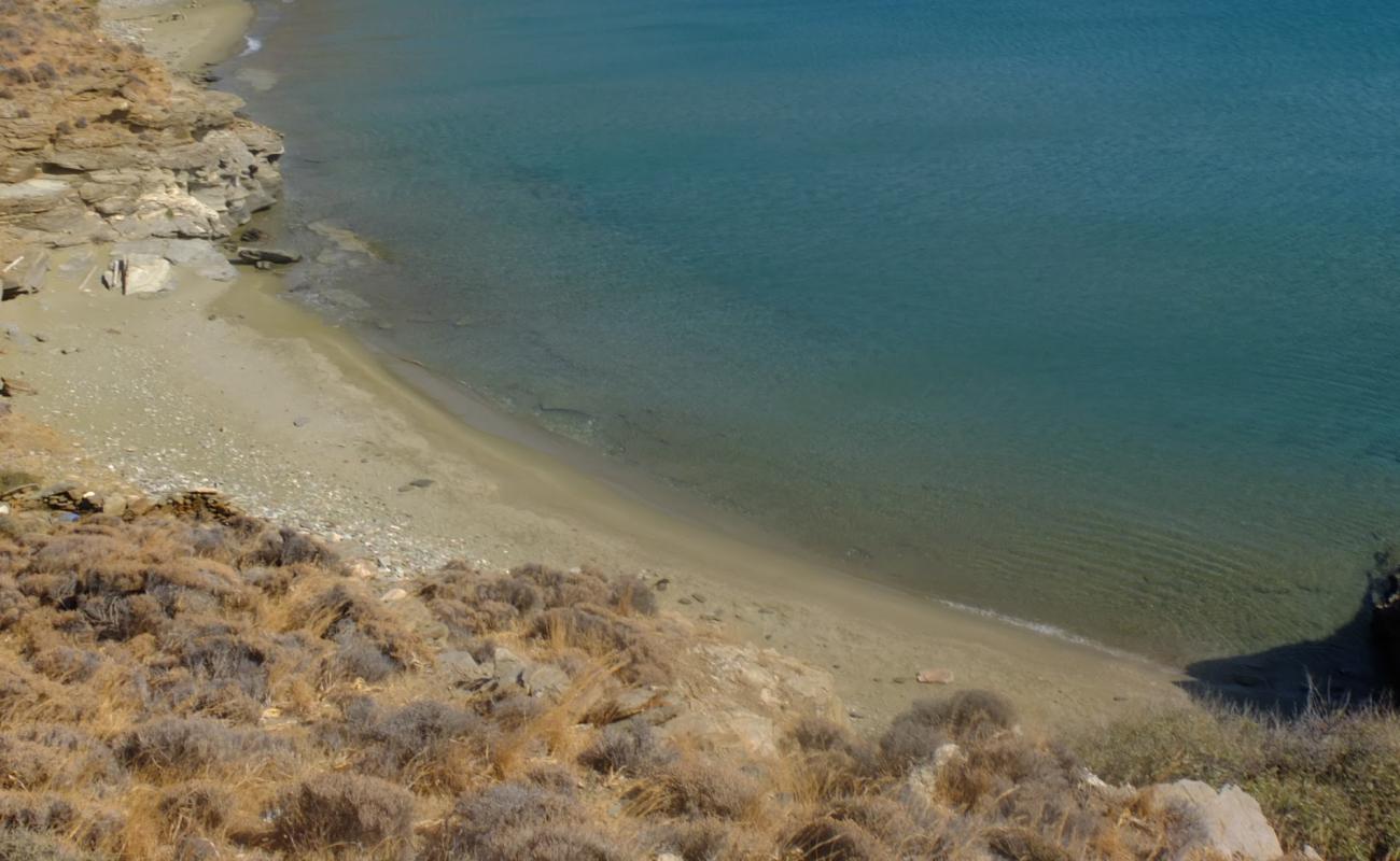 Photo de Paralia Kantani avec sable noir avec caillou de surface