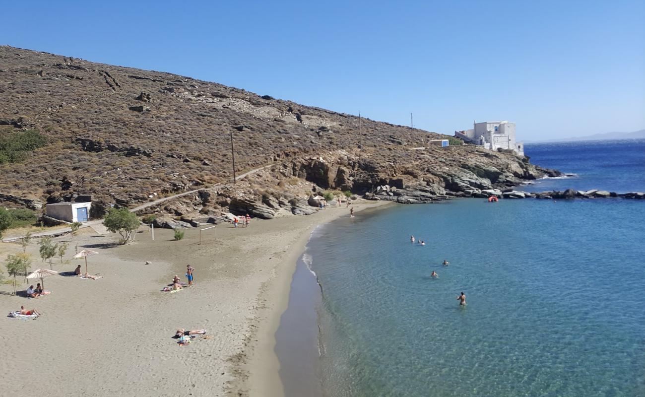 Photo de Paralia Isternion avec sable lumineux de surface