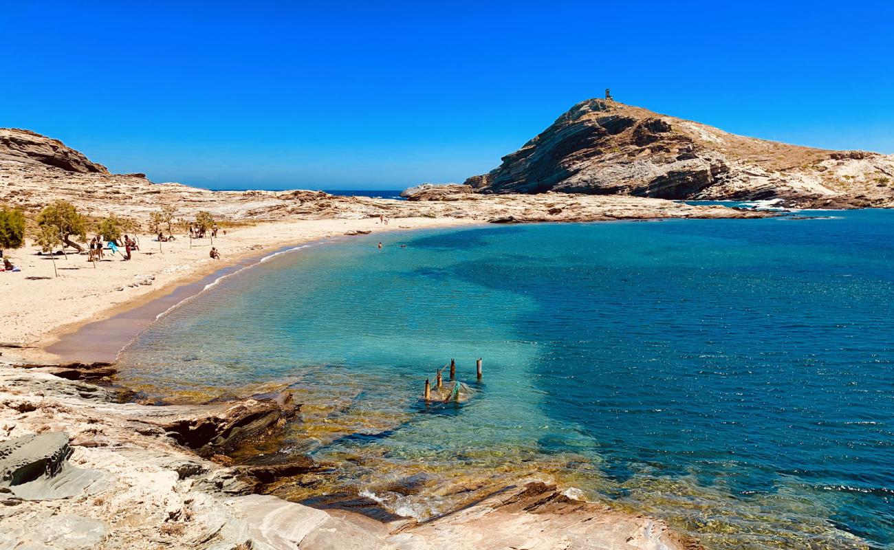 Photo de Kavalourko beach avec sable lumineux de surface