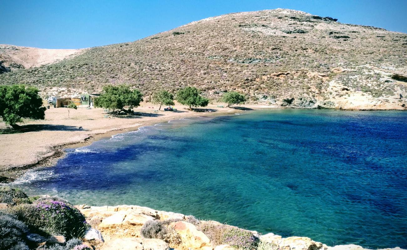 Photo de Agia Thalassa avec sable lumineux de surface