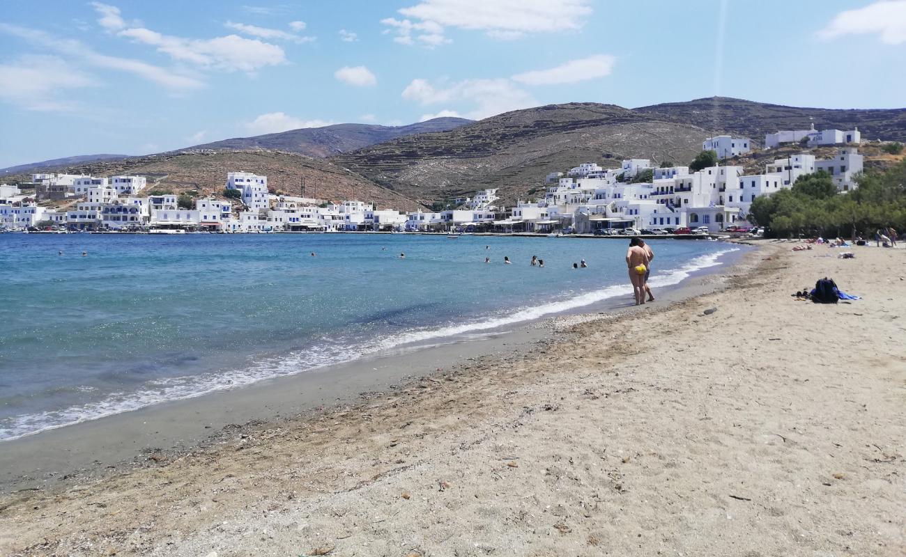 Photo de Panormos beach avec sable lumineux de surface