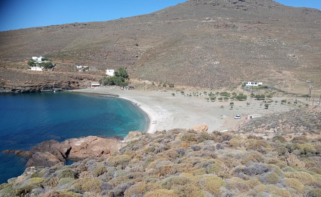 Photo de Paralia Agapiani avec sable clair avec caillou de surface