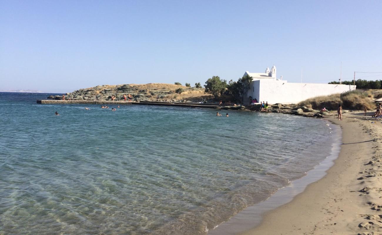 Photo de Agios Sostis avec sable lumineux de surface