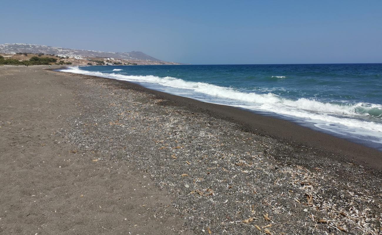 Photo de Paralia Monolithos avec caillou fin noir de surface