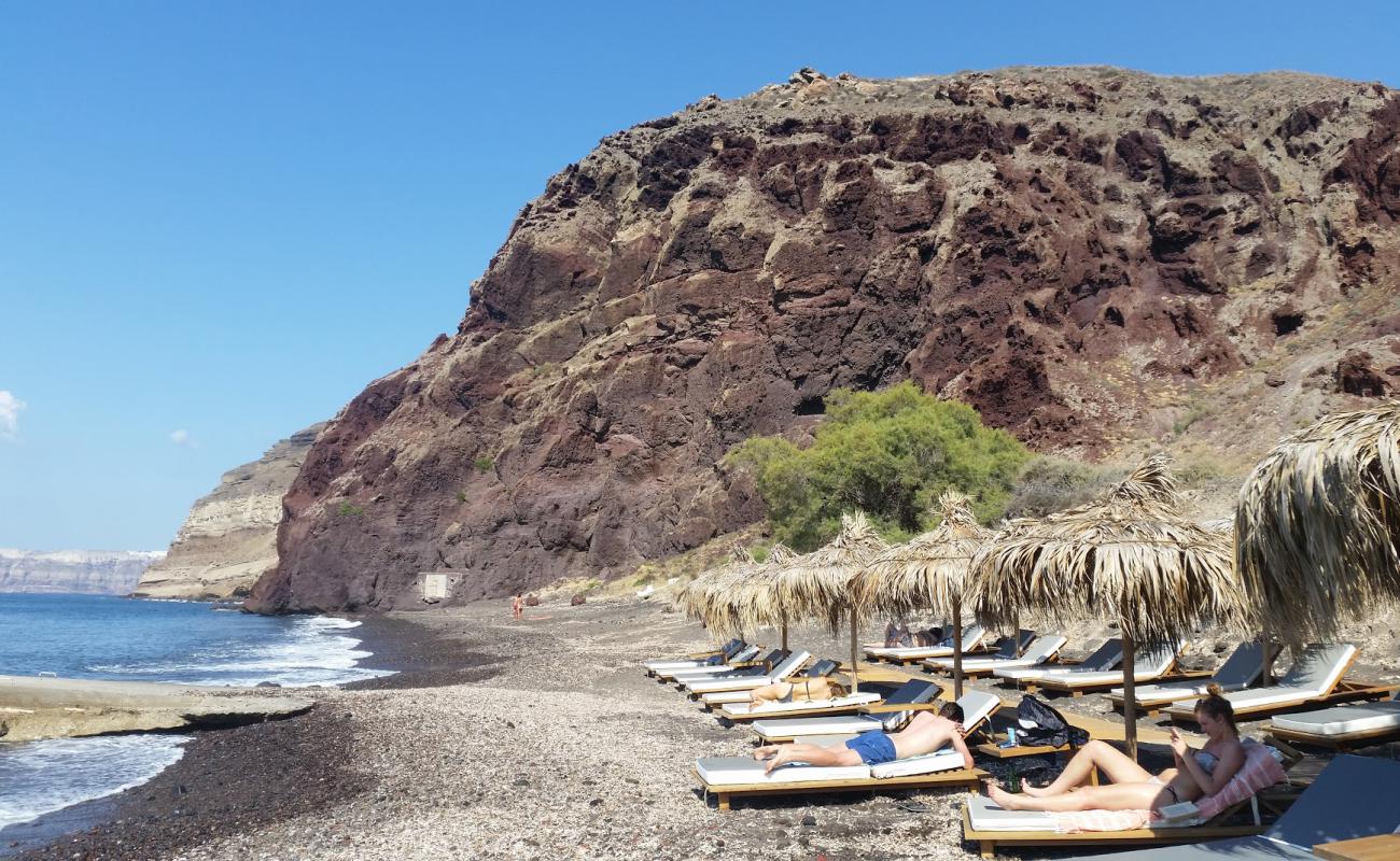 Photo de Paralia Gialos avec petits galets gris de surface