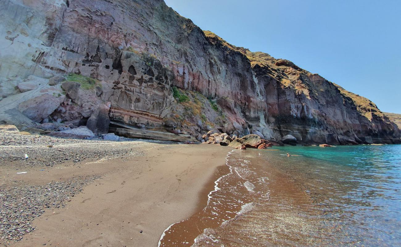 Photo de Thermes beach avec sable gris avec caillou de surface