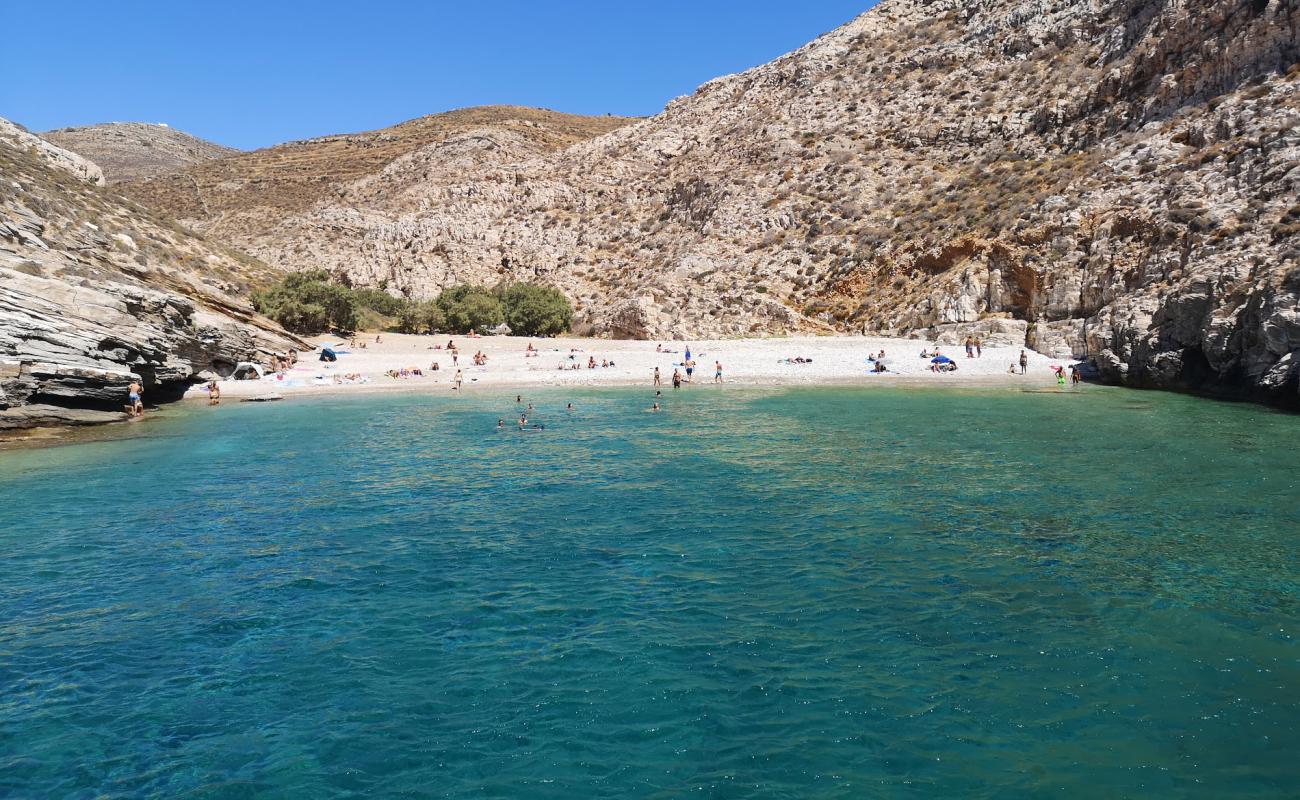 Photo de Livadaki beach avec caillou clair de surface