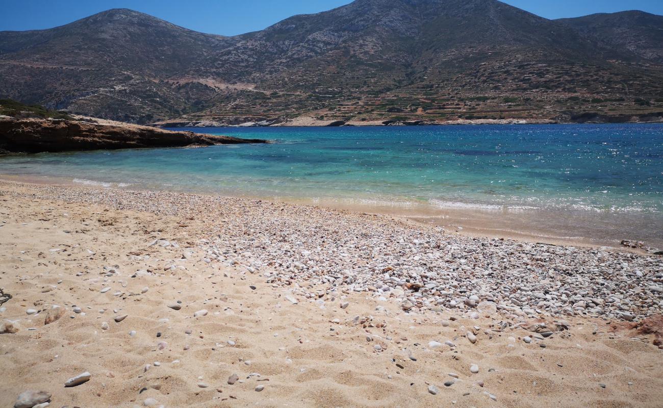 Photo de Trypiti beach avec sable lumineux de surface