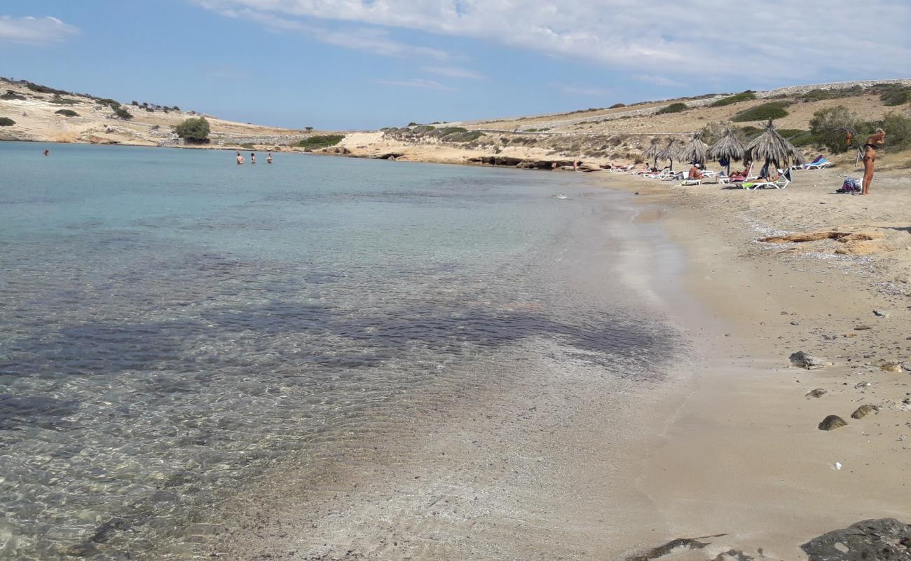 Photo de Almyros beach avec sable lumineux de surface