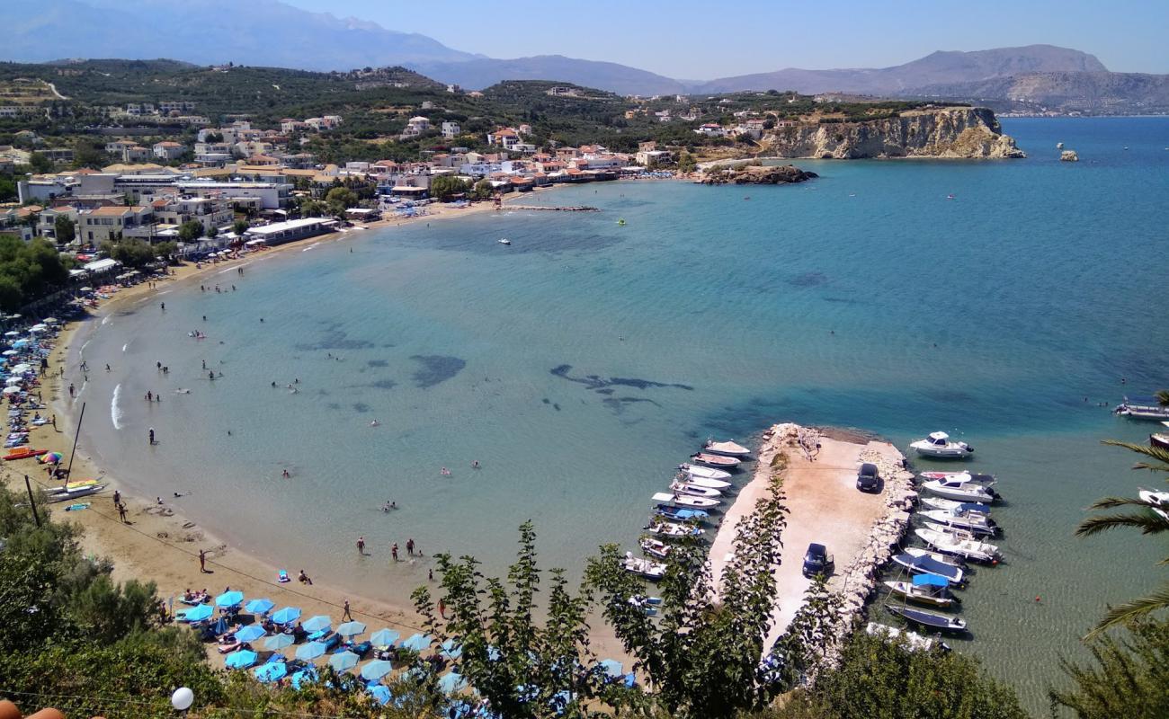 Photo de Almirida beach avec sable brun de surface