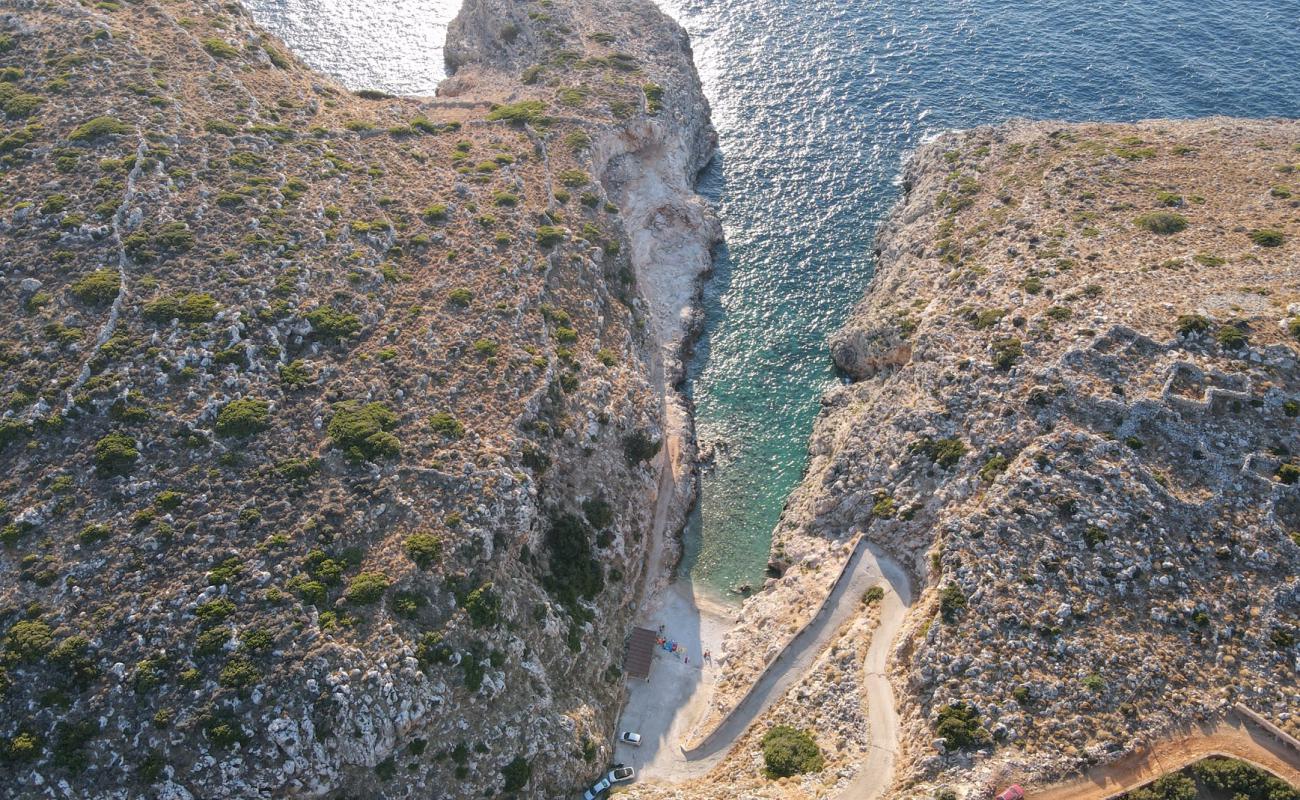 Photo de Koutalas beach avec galets beige de surface