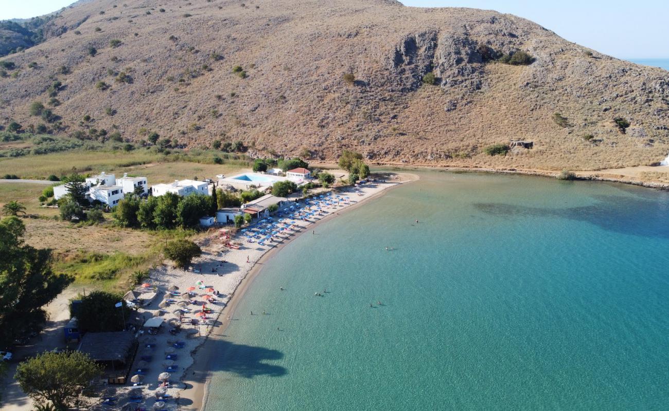 Photo de Plage de Kalyvaki avec sable fin et lumineux de surface