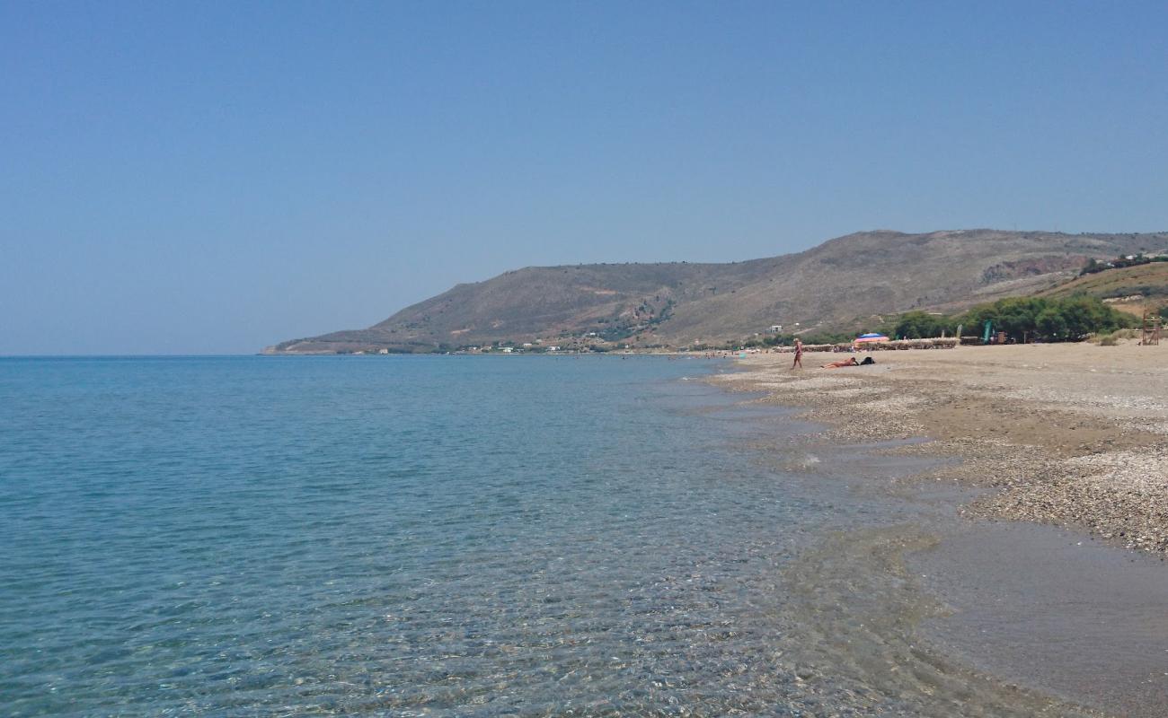 Photo de Plage d'Episkopi II avec sable lumineux de surface