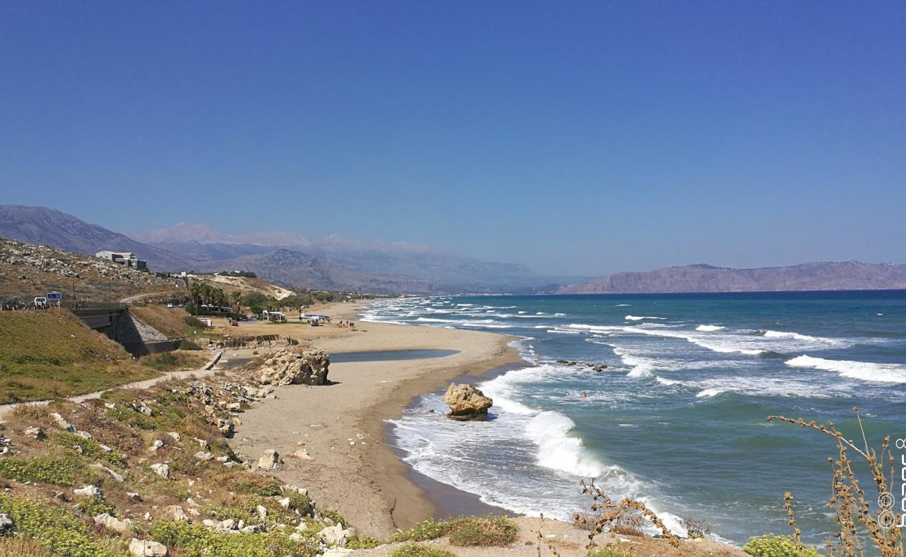 Photo de Episkopi beach avec sable lumineux de surface