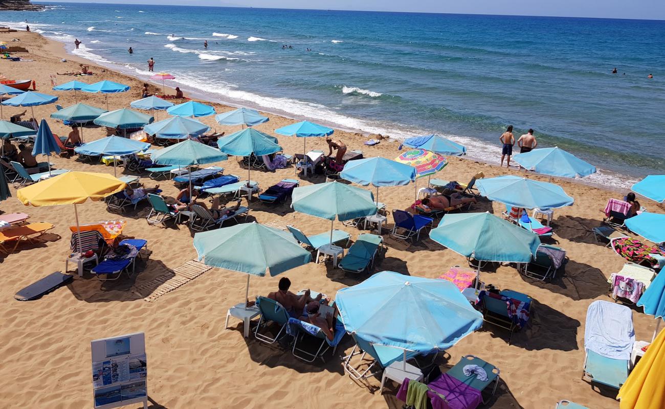 Photo de Sfakaki beach avec sable brun de surface