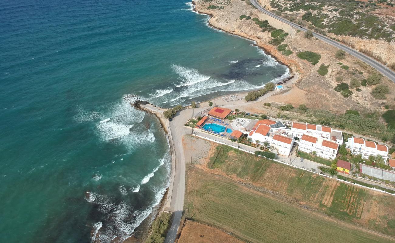Photo de Skaleta beach II avec sable beige & galets de surface